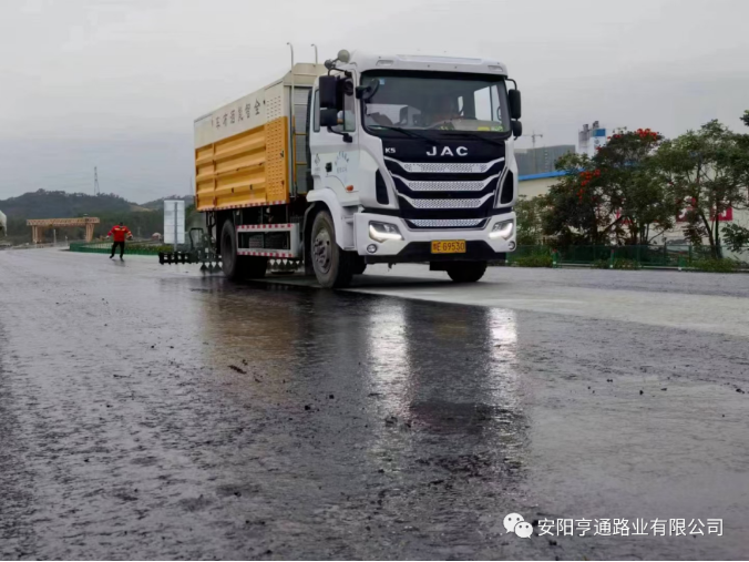 祝賀我司深汕西項(xiàng)目透層、封層試驗(yàn)段圓 滿成功